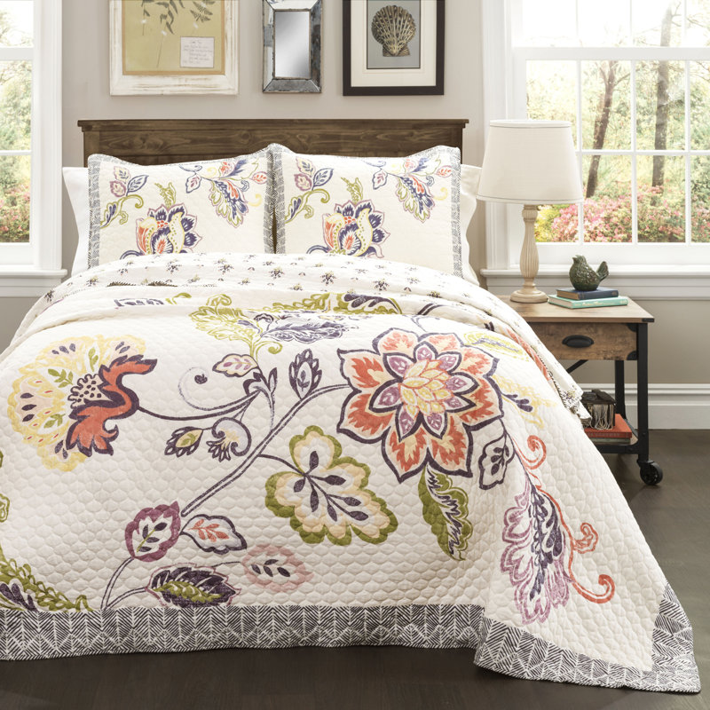 Aster Reversible Traditional 3 Piece Quilt Set, Full/Queen Quilt + 2 Standard Shams, Coral
