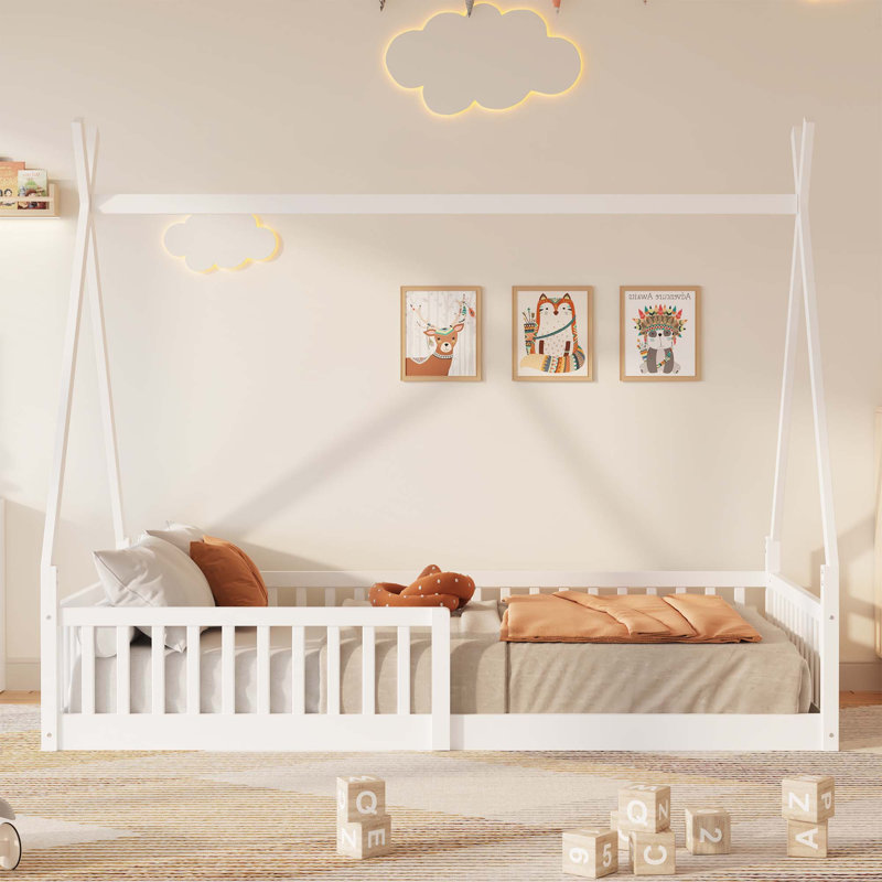 Lit simple en bois avec clôture, White