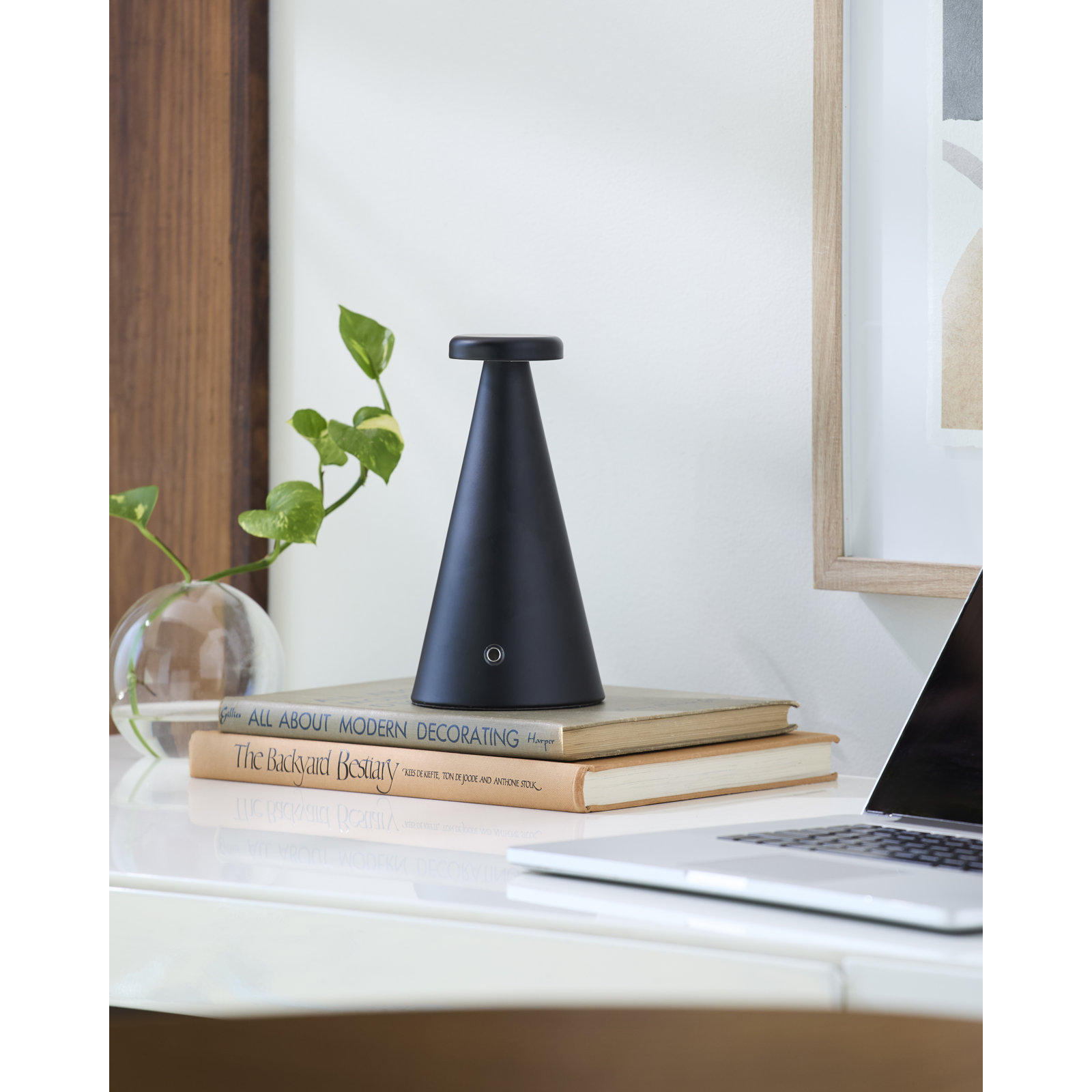 Jialin Accent Table Lamp, Black