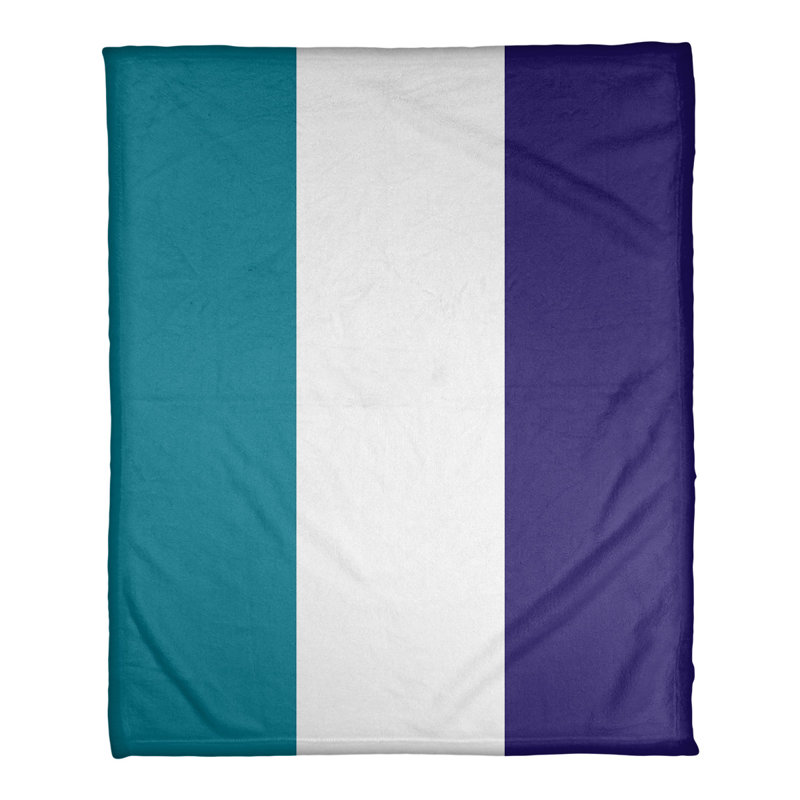 Couverture polaire basket Charlotte, l 52,5 po x L 62,5 po, Bleu sarcelle / blanc / mauve foncé