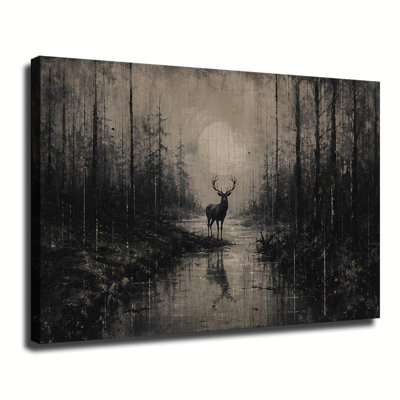 Cerf cerf debout dans un ruisseau de forêt brumeux sous la pleine lune, art mural rétro, peinture de cerf des bois sombre