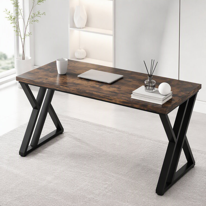 Bureau d'écriture moderne de 55 pouces avec pieds en métal en forme de Z, bureau d'ordinateur robuste pour bureau à domicile ou bureau, bureau en bois brun rustique, surface de travail spacieuse et cadre robuste