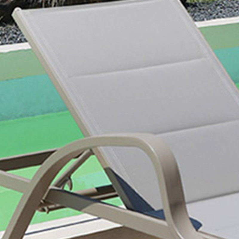 Chaise longue d'extérieur réglable en métal