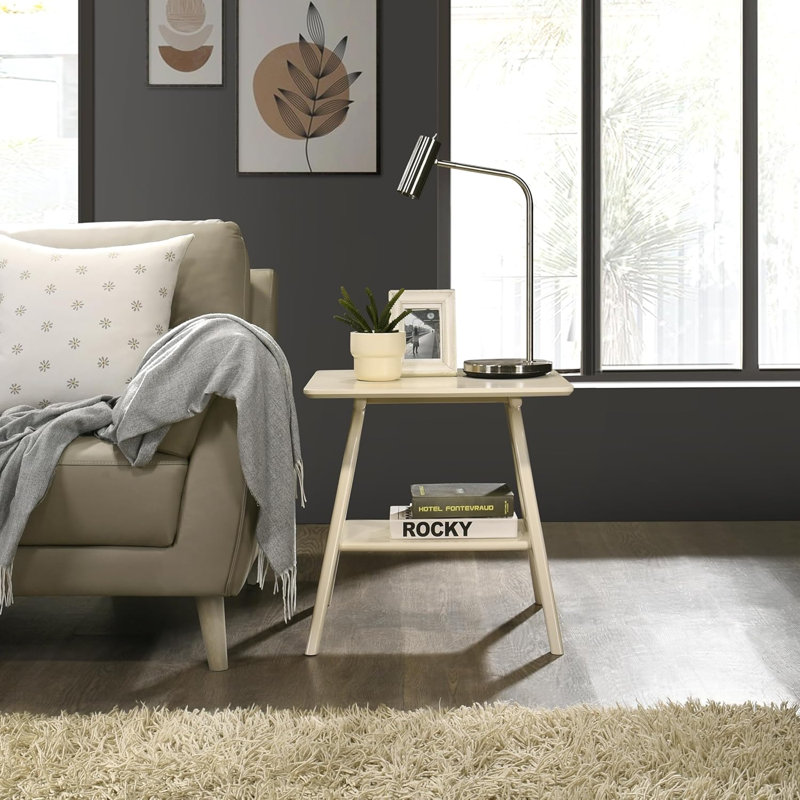 Table de bout Mid-Century moderne en bois avec design sculptural et fabrication durable