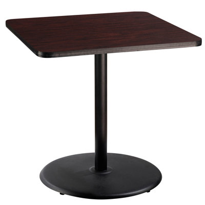 Table carrée pour salle de pause