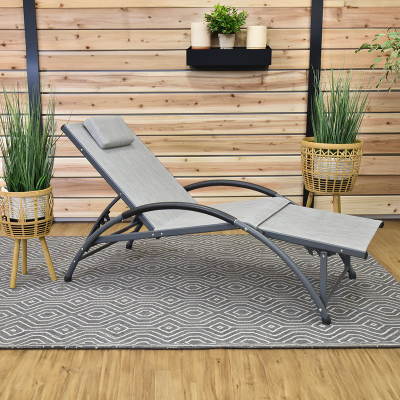 Chaise de patio avec coussins Dematteo, Gray