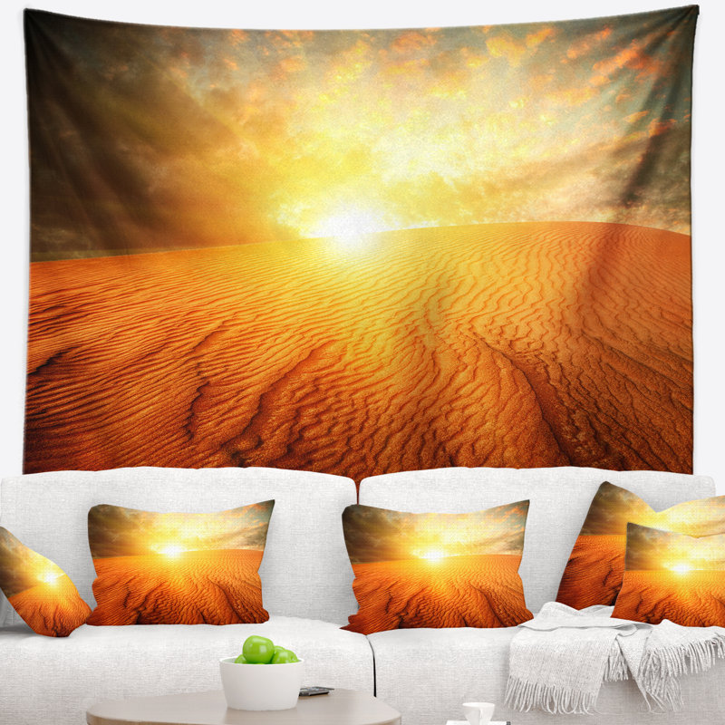 Paysage de sable avec tapisserie soleil, H 32 po x l 39 po