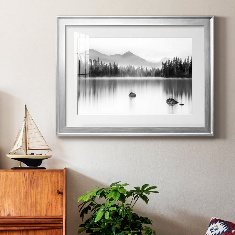 Mountain Reflection - Photographie avec cadre photo, H 26,5 po x l 36,5 po x P 1,5 po, Argent