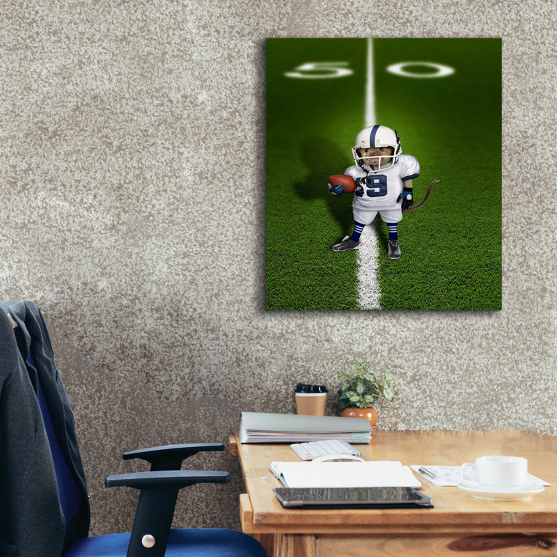 Toile épique Graffiti «Football Mouse» par John Hovenstine, 26 po x 30 po