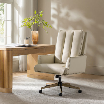 Fauteuil de direction ergonomique en cuir véritable avec dossier inclinable et garniture cloutée Mariana