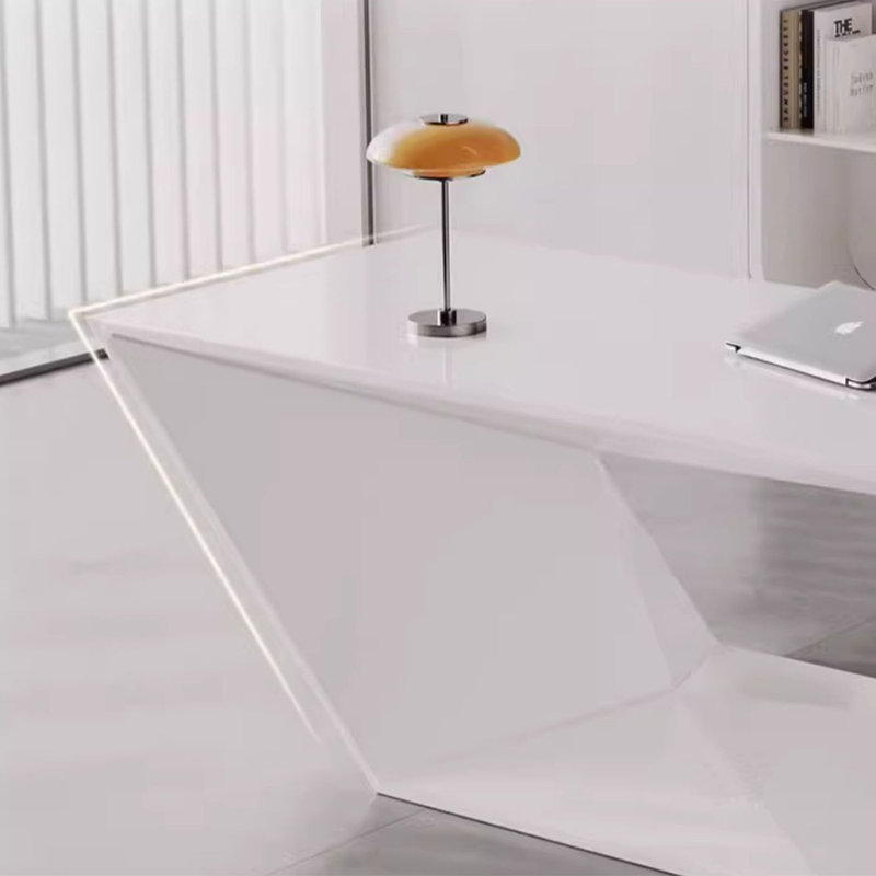 White lacquered creative desk