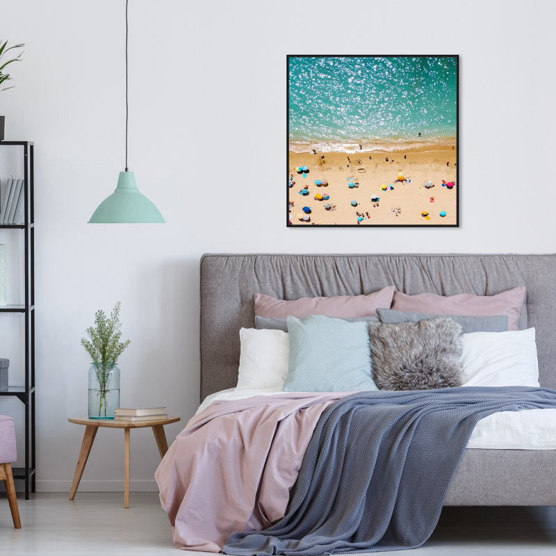 «Beachy Day Beach Essentials», reproduction sur toile, Impression encadrée, H 12 po x l 12 po, Noir