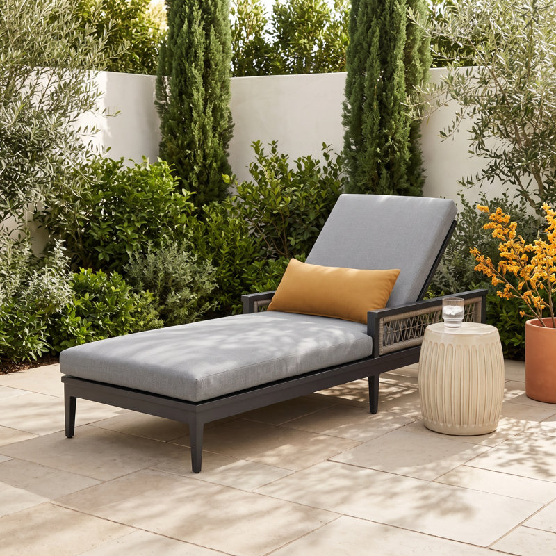 Evalyn Outdoor Single chaise with Cushions