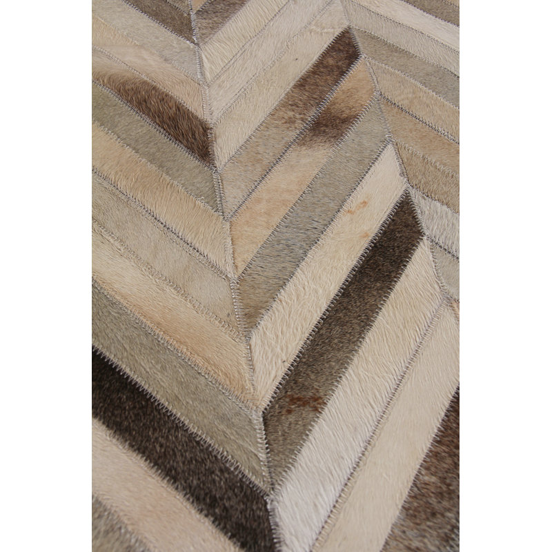Natural Hide Cowhide Chevron Area Rug in Silver, Rectangle 9'6" x 13'6"