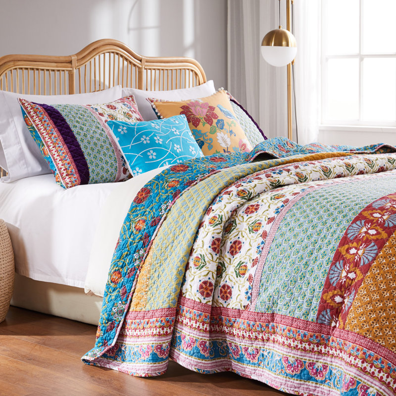 Greenland Home Fasihons Tango 5-Piece Queen Size Bonus Set, 90x90 Inch, Queen Quilt + 2 Standard Shams + 2 Throw Pillows