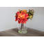 Arrangement floral dahlia dans un vase