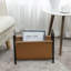 Porte-revues sur pied en similicuir caramel