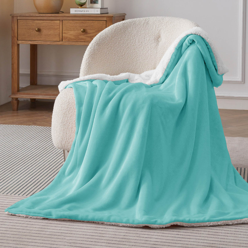 Jeté en sherpa Bedsure ™ GentleSoft ™ - Couvre-lit chaud toutes saisons épais - Crème - Cadeau idéal pour les étudiants, Jeté