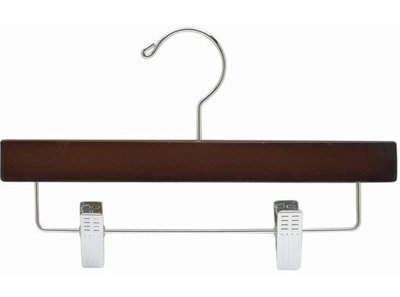 Cintre en bois pour chambre de bébé