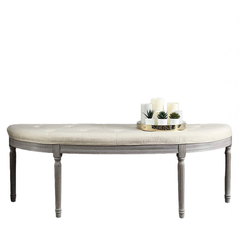 Banc rembourré beige à boutons côtiers avec pattes grises patinées, conception en demi-croissant pour optimiser l'espace dans les halls, structure, facile à nettoyer, nécessite un assemblage, look américain, forme