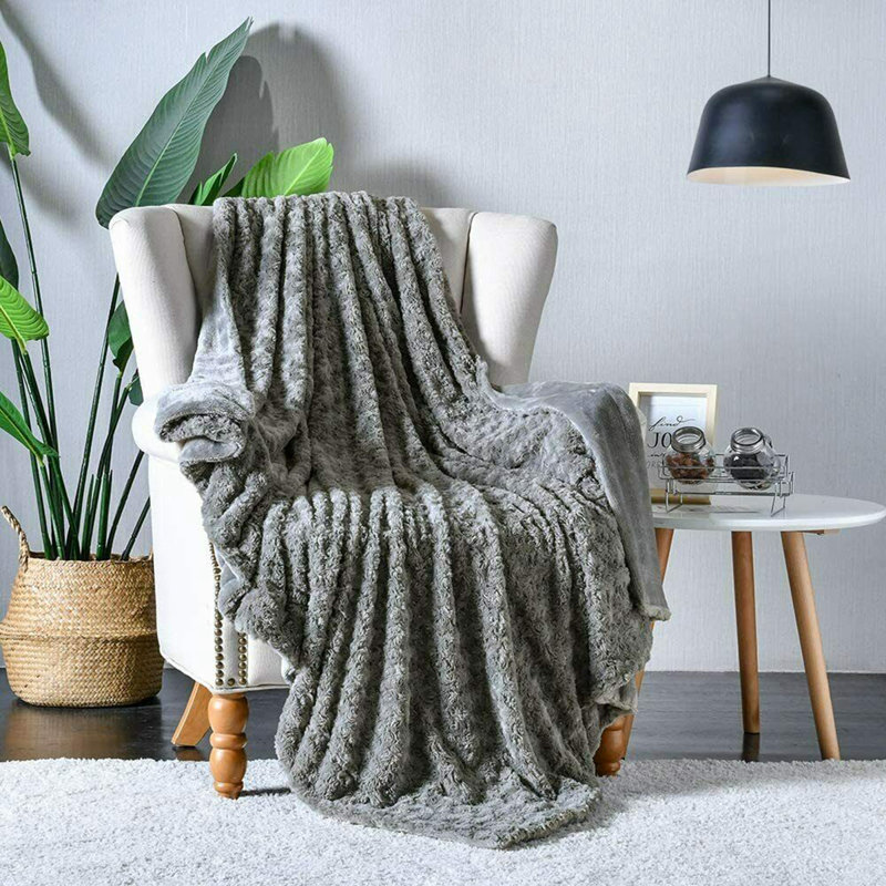 Housse de coussin carrée en fausse fourrure