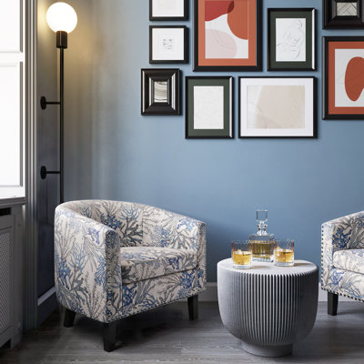 Fauteuil demi-tonneau, fauteuil avec garniture cloutée dorée Anschultz