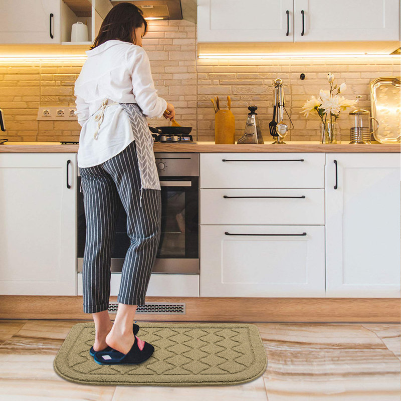  Tapis de cuisine en polypropylène antidérapant Diamante, Beige, Demi-cercle 1 pi 8 po x 2 pi 8 po