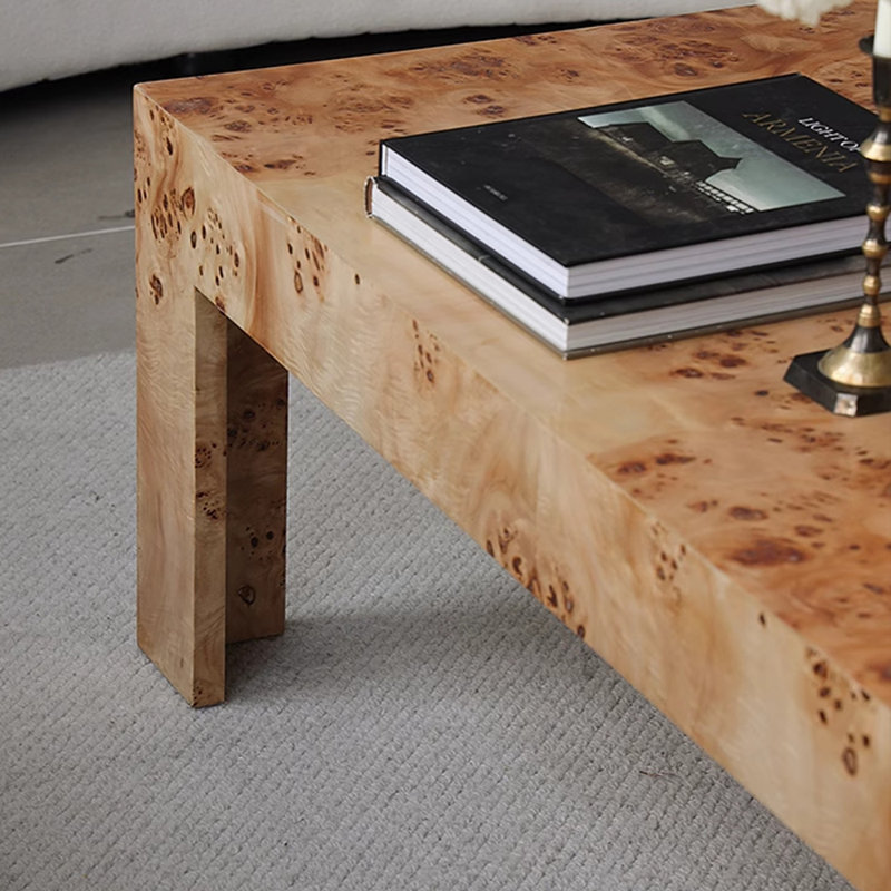 Table basse simple de style français