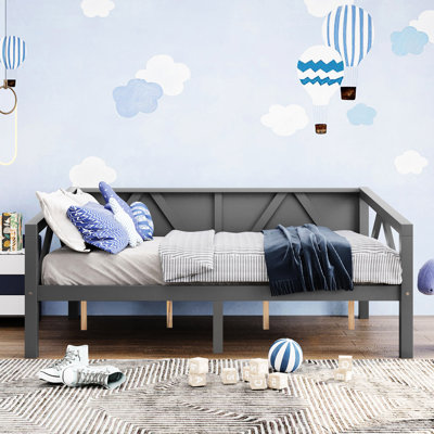 Lit de jour gris pleine grandeur avec coupe épurée, idéal pour la décoration de chambre à coucher, la structure stable et la conception de la capacité de rangement, le repos, la construction solide