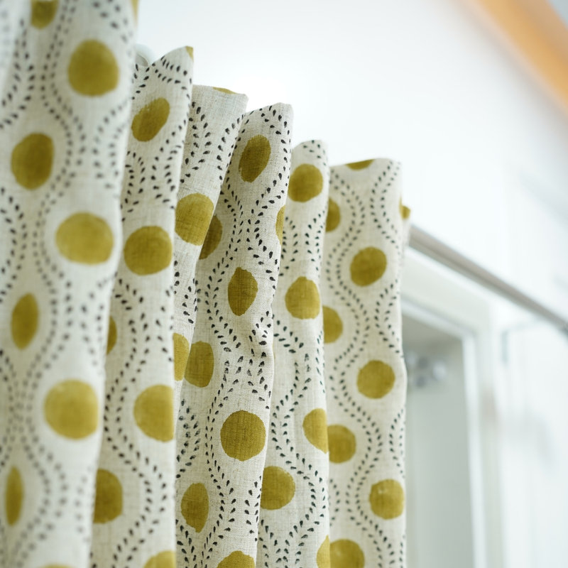 Rideau plat non doublé en viscose et lin imprimé à la main, motif floral jaune moutarde, pour salon et chambre, style bohème et champêtre.