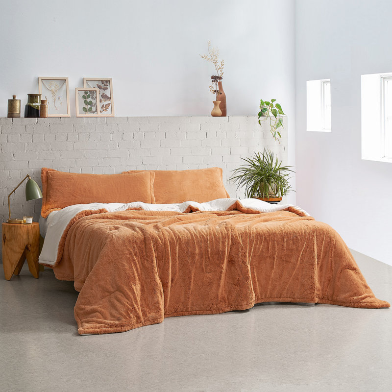 White Queen Faux Fur Oversized Comforter Set