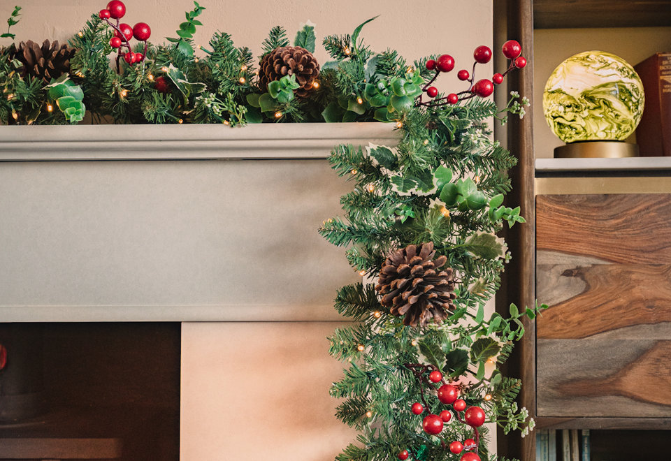 Highlighting our best selling Wreaths & Garlands!
