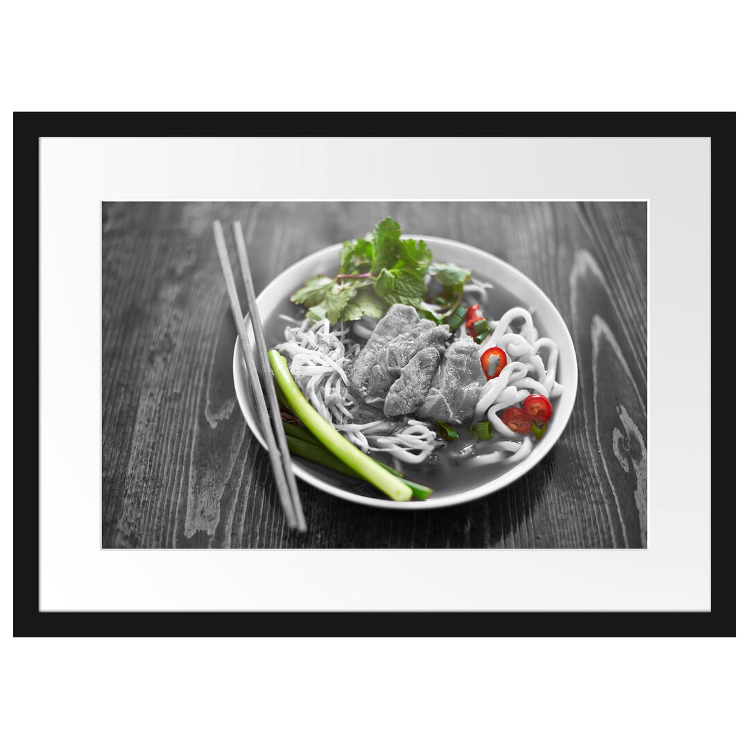 Gerahmtes Poster Nudelsuppe mit Fleisch