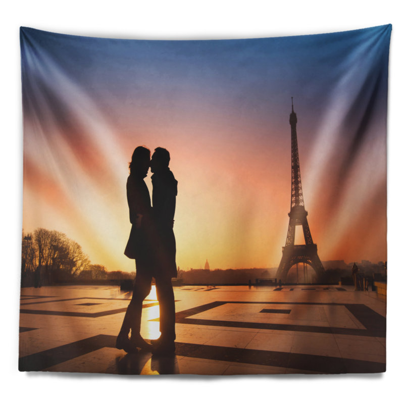 Tapisserie Eiffel avec un couple qui s'embrasse, H 50 po x l 60 po