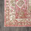 Tapis rose avec médaillon géométrique décoratif Peregrine-467013890