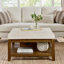 Grande table basse rembourrée en lin capitonné avec tablette en bois de hêtre