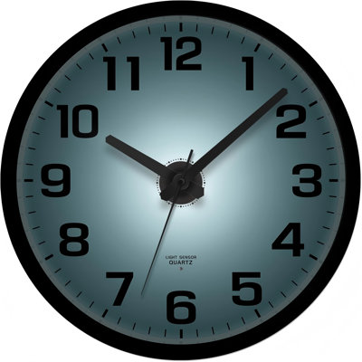 Horloge murale de nuit pour la chambre à coucher - Horloge murale silencieuse éclairée dans le noir, à piles pour le salon / cuisine, grand affichage numérique facile à lire, 12 pouces