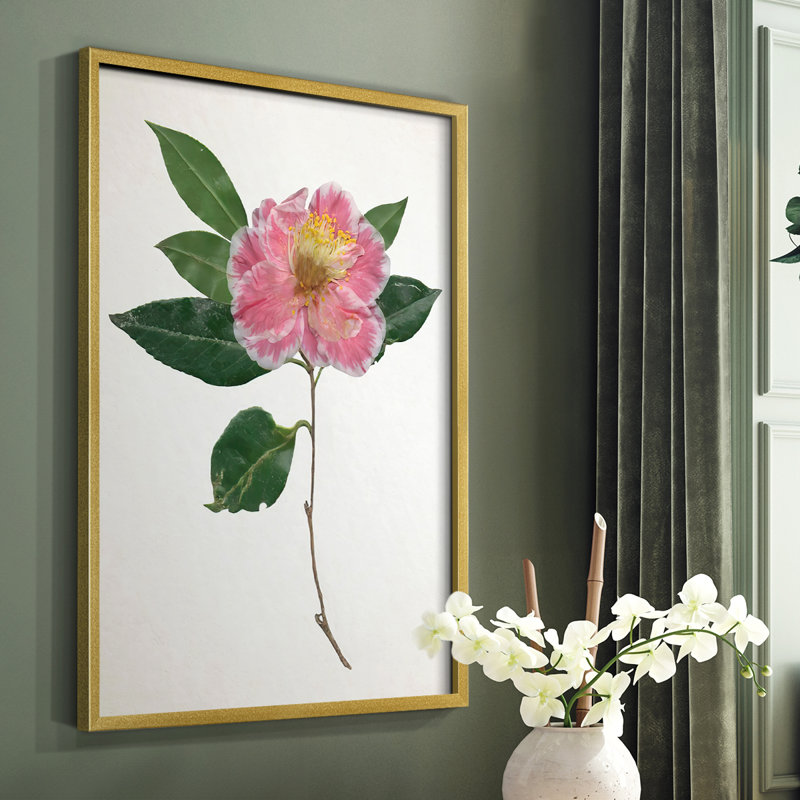 «Pressed Camellia I», reproduction encadrée - bois massif, Or, H 20 po x l 16 po