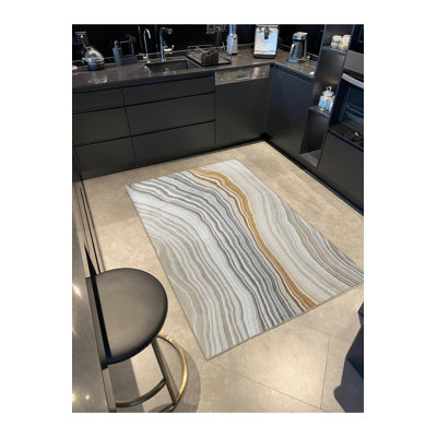 Tapis beige lavable à la machine à motif de rayures ondulées multicolores