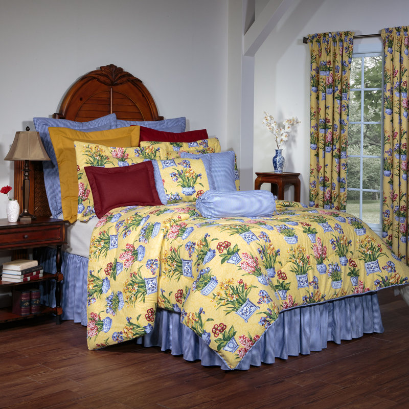 Melanie Buttercream Traditional Cotton Floral Comforter, Queen Comforter