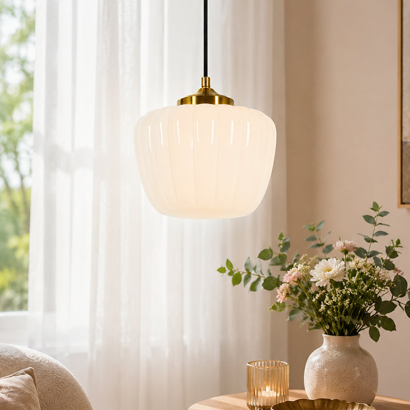 Suspension cannelée à une lumière avec abat-jour en verre opalin en forme de citrouille