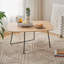 Table basse moderne de petit appartement au design simple