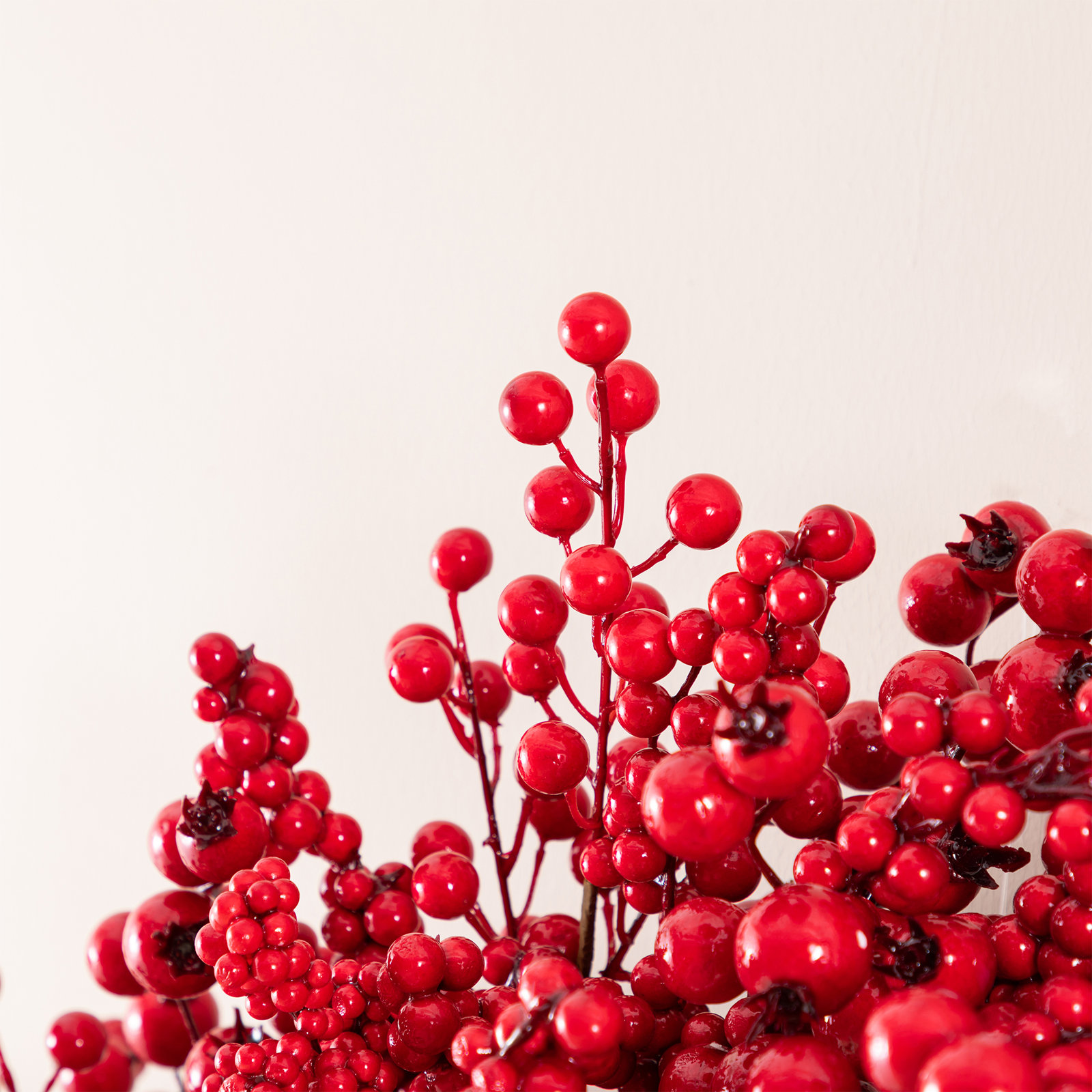 28" Christmas Full Berry Wreath