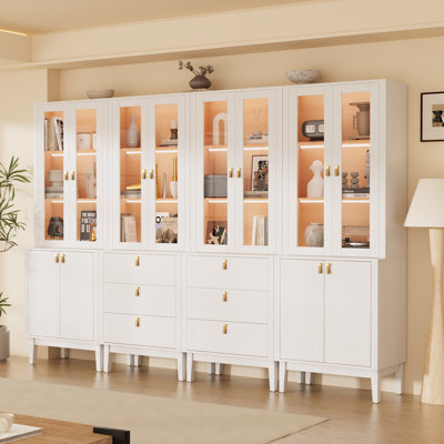 Bibliothèque modulaire de 94,5 po avec portes en verre, éclairage à DEL intégré, quincaillerie de couleur laiton et poignées en cuir véritable, grande unité murale blanche avec tiroirs et armoires de rangement