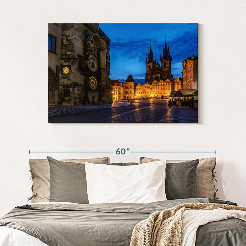 Sirci, place de la ville de Prague la nuit, H 32 po x l 48 po