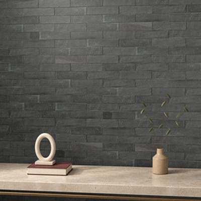 Carrelage de sol et mural en porcelaine Terra Graphite Matte 2,5 x 10, aspect terre cuite
