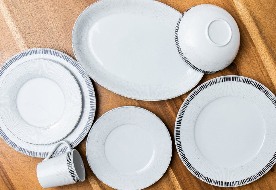 Dinnerware Sets & Place Settings
