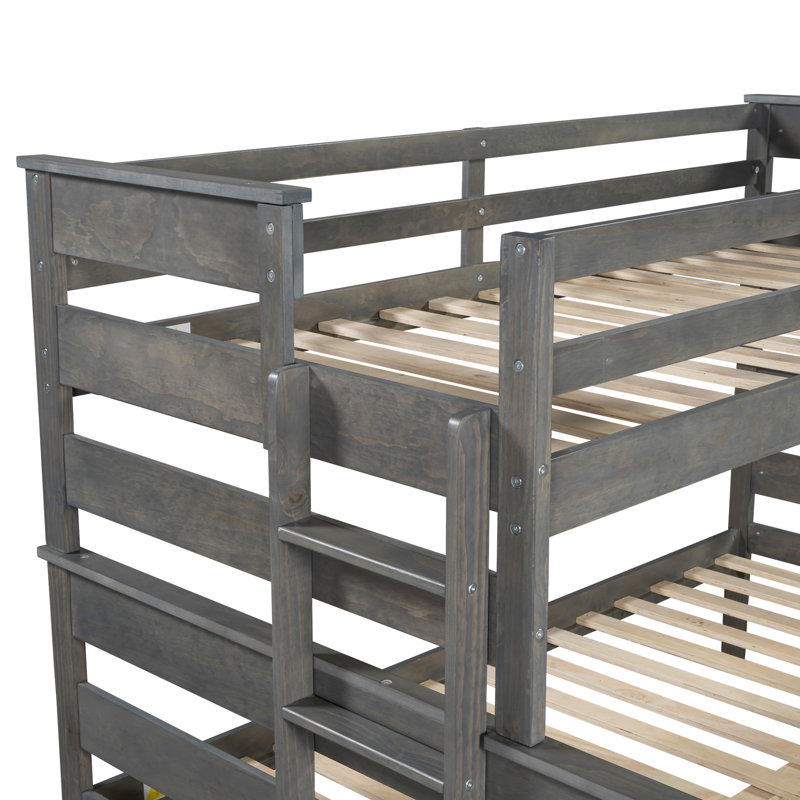 Lit superposé en bois avec échelle