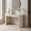 Console moderne avec façades de tiroirs cannelées, plateau ovale et pieds incurvés de style colonne – Table de rangement d'entrée avec 2 tiroirs pour salon et couloir-1011335157