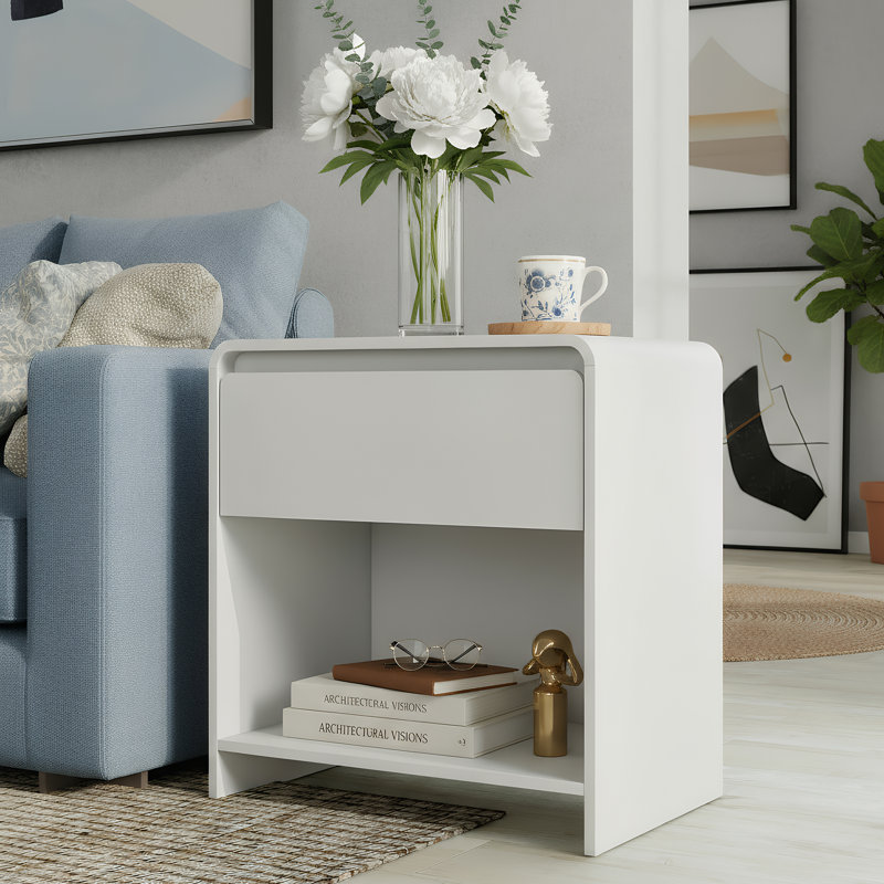 Table de chevet en bois avec station de charge pour chambre à coucher, table de bout moderne à 1 tiroir de 23,6 po de largeur avec façade incurvée en bois